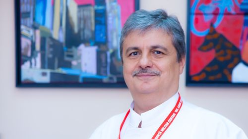 Fostul şef al Secţiei Chirurgie generală II din cadrul Spitalului Militar Central din Bucureşti, condamnat la trei ani de închisoare cu suspendare pentru luare de mită / Tribunalul Militar București a dispus confiscarea a peste 150.000 de euro, pe care colonelul (r) Alexandru-Florin Săvulescu nu i-a putut justifica / Decizia nu este definitivă