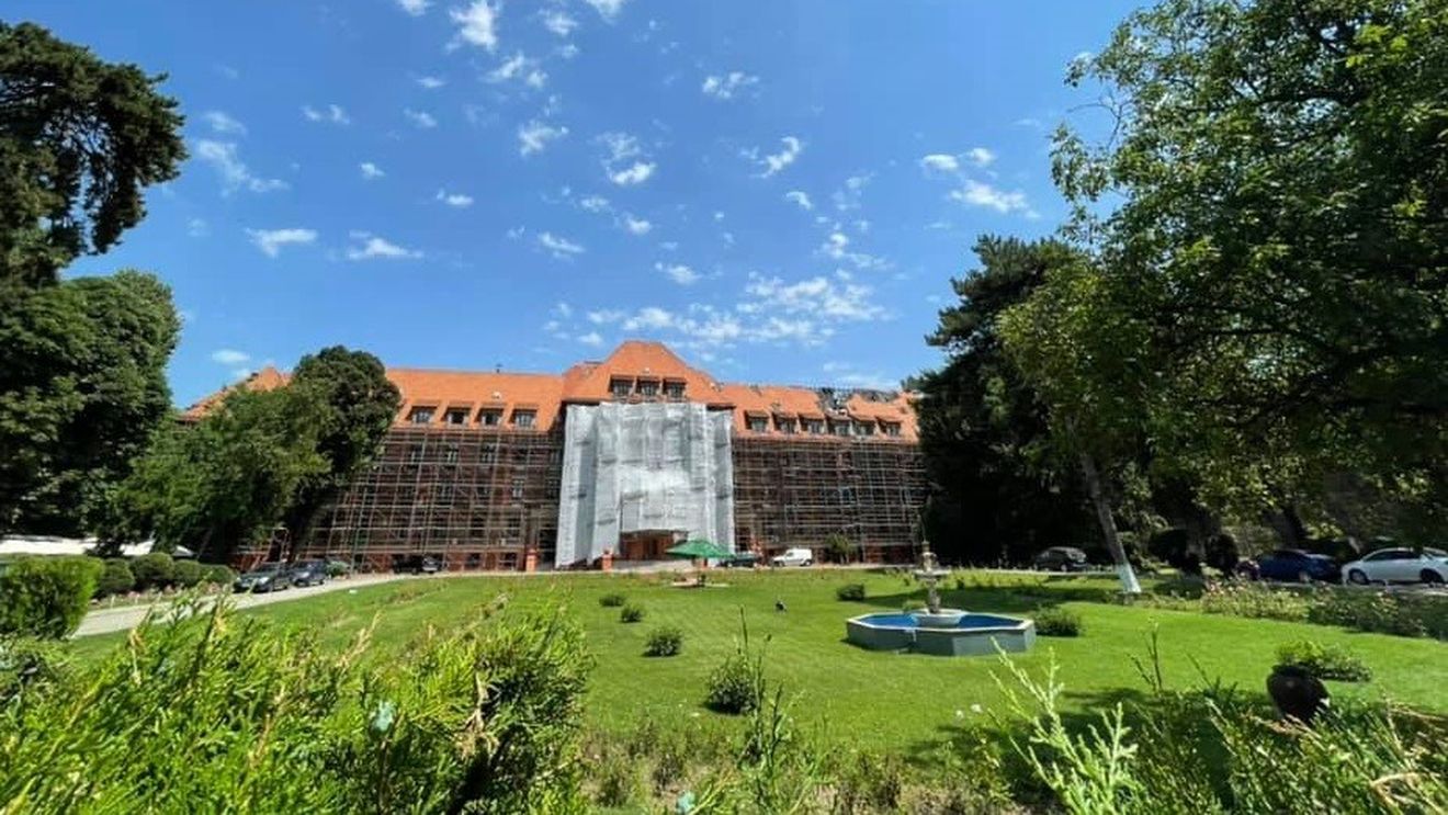 Clotilde Armand: După o luptă de aproape un an de zile cu conducerea RAAPPS, au început lucrările pentru monumentul Hotel Triumf