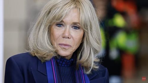 Zece persoane sunt judecate la Paris pentru hărţuirea cibernetică a soţiei preşedintelui francez, Brigitte Macron