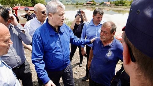 FOTO Cătălin Predoiu: Codurile galbene și roșii sunt în continuare active în Covasna, echipele de intervenție rămân pe teren / Peste 100 de persoane evacuate, 72 de pompieri mobilizați / Digurile vechi nu mai sunt adecvate noilor provocări