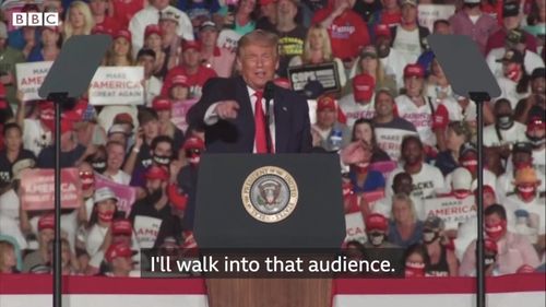 VIDEO Donald Trump a revenit la mitingurile electorale în Florida, în fața unei mulțimi în care puțini purtau măști de protecție