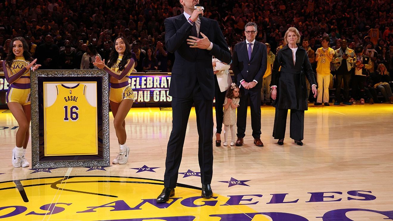 Pau Gasol intră în istoria LA Lakers, alături de Magic Johnson sau Shaquille O'Neal/ Clubul a decis să retragă tricoul cu numărul 16 purtat de baschetbalistul spaniol