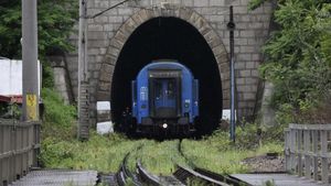 CFR a anunțat cine va moderniza 86 de kilometri de cale ferată între Brașov și Sighișoara pentru suma de 2,9 miliarde lei