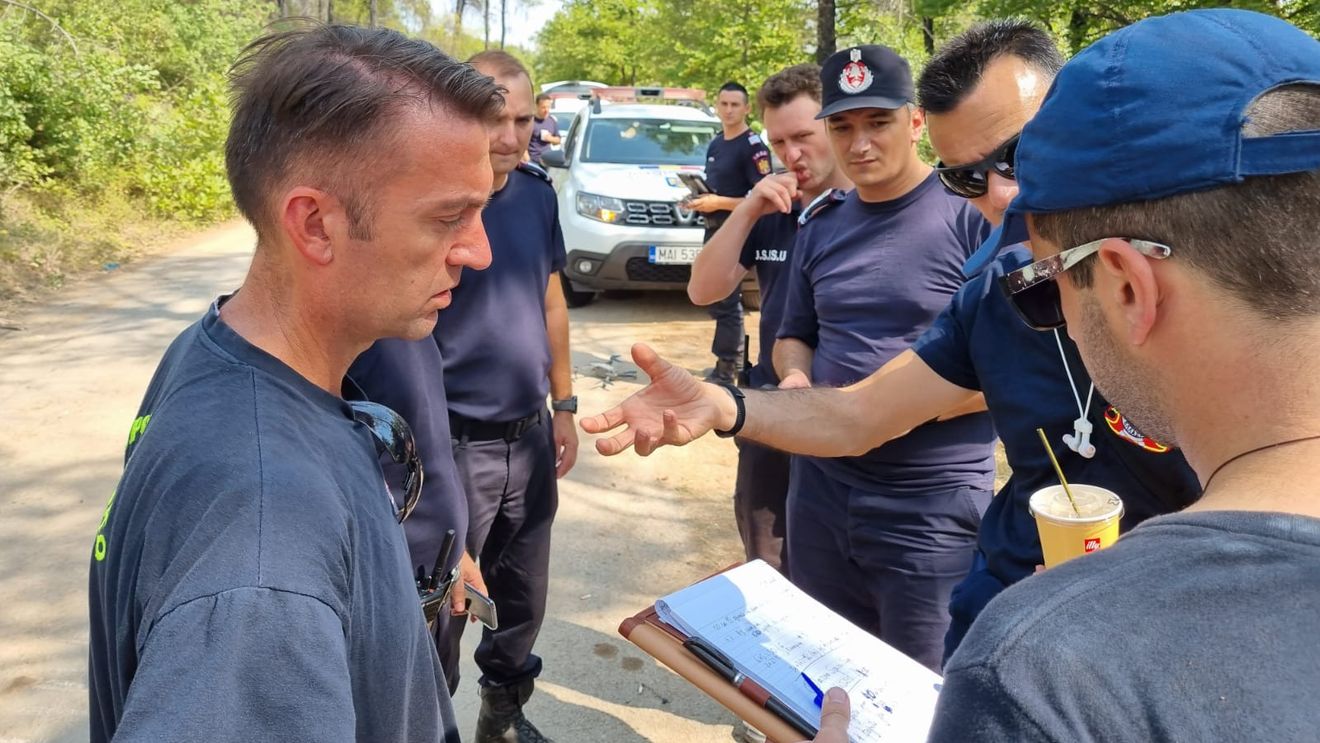 Ziar din Grecia, ploaie de superlative la adresa pompierilor români: Oamenii aceştia sunt cu secole înainte în ceea ce priveşte stingerea incendiilor/ Sunt mai mult decât un comando