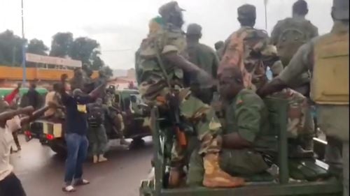 O nouă lovitură de stat militară în Mali/ Președintele și premierul de tranziție, reținuți de Armată