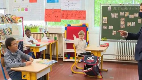 Școlile din Franța se redeschid progresiv de luni. Etalon al autorităților, în fața criticilor: o școală unde au continuat să vină copiii personalului medical și unde “nici elevii, nici profesorii nu s-au îmbolnăvit”