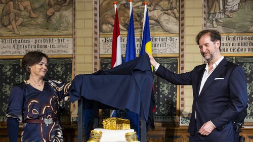 FOTOGALERIE Coiful dacic de la Coțofenești a fost prezentat de poliția din Țările de Jos. Comoara a fost predată autorităților de avocatul suspecților, în schimbul unei pedepse mai blânde