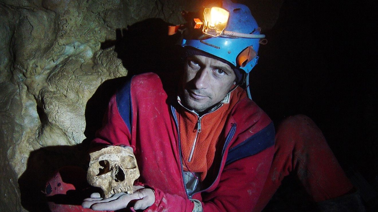 Descoperirea din peștera bulgărească Bacho Kiro: cercetarea vechilor genomuri umane aduce elemente noi asupra primilor europeni şi relaţiilor lor cu neandertalienii
