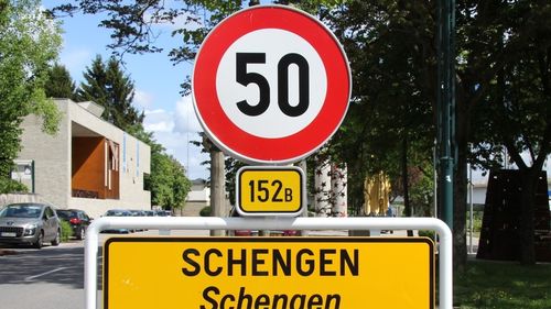 Cătălin Predoiu, vizită în Austria în 2 aprilie, pentru a marca intrarea României în „Air Schengen” / Declarații împreună cu ministrul Gerhard Karner, la aeroportul din Viena / Austria se opune intrării României în Schengen cu frontierele terestre