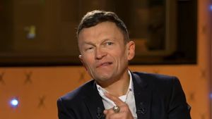Poetul Sylvain Tesson divizează clasa politică și lumea culturii din Franța: “Icoană literară a extremei drepte” pentru stânga, apărat în numele libertății de exprimare de dreapta
