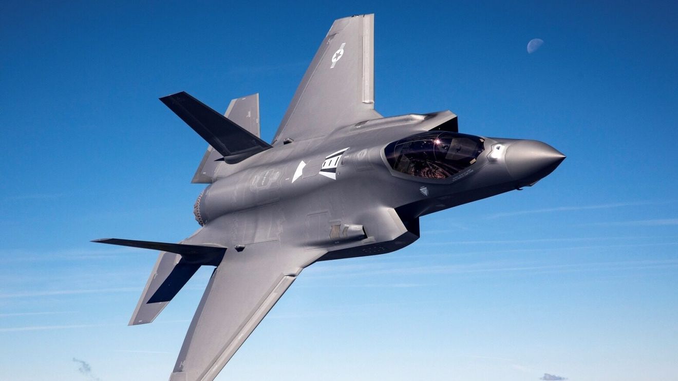 Un avion de vânătoare israelian F-35 ar fi doborât un avion de luptă iranian Yak-130 deasupra Teheranului, potrivit armatei israeliene