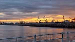 Incendiu la o instalaţie de încărcare a navelor, în portul maritim Constanța / Flăcările, lichidate după mai multe ore de intervenție
