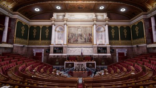 Franța: Adunarea Națională va dezbate și vota asupra unei moțiuni de cenzură împotriva guvernului condus de Elisabeth Borne introdusă de opoziția de stânga. Moțiunea n-are nicio șansă să fie adoptată, opoziția de dreapta a anunțat că nu o va vota.