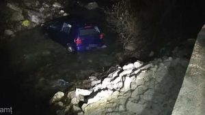 O maşină în care se aflau patru femei a căzut în râul Bicaz/ Victimele au ajuns la spital