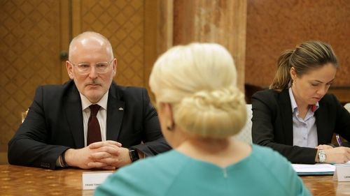 Plângerea împotriva lui Timmermans a fost clasată de Secția specială în ziua în care șeful Comisiei Europene are programată o discuție cu Dăncilă pe tema OUG-ului pe Codurile penale