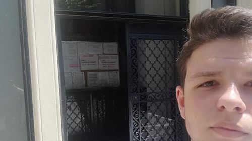 Asociația Elevilor din București acuză Primăria că nu îi permite să intre în ședința Consiliului General unde se discută tăierea bugetului pentru educație