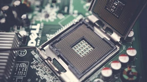 Cel mai mare producător de cipuri din lume investeşte 2,89 miliarde dolari pentru a spori capacitatea  / Deficitul global de semiconductori afectează în mod special industria auto