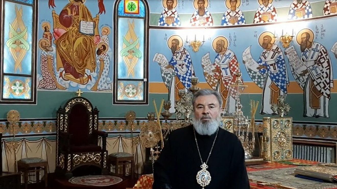 Biserica Ortodoxă din Moldova, subordonată Rusiei, îndeamnă „să se țină post aspru" și "să ne rugăm unii pentru alții”, în contextul pandemiei COVID-19. Inițial, șefii Bisericii au lansat teorii ale conspirației cu Bill Gates, antene 5G și vaccin cu microcip
