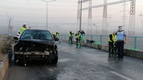 VIDEO Accident cu 20 de mașini pe Pasajul Grigorescu din București. Posibila cauză: poleiul format din cauza aspersoarelor stricate