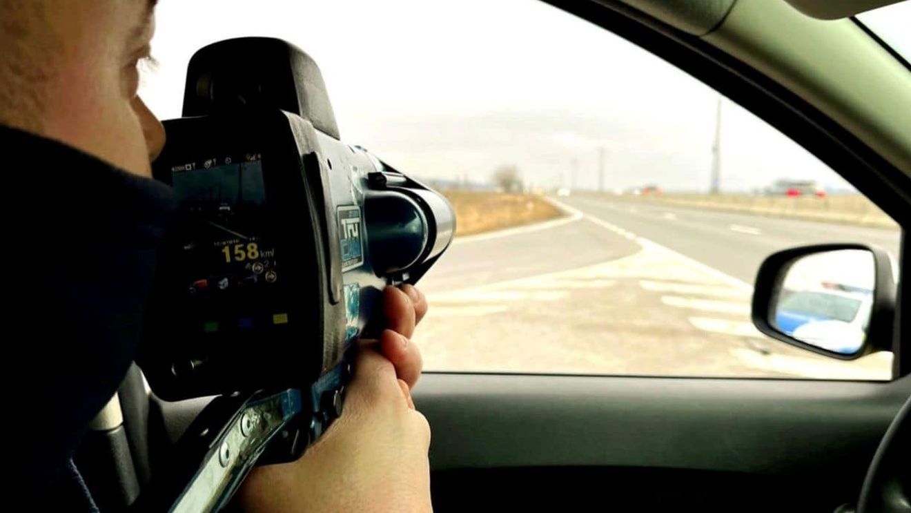 Tânăr aflat sub influența drogurilor, depistat de polițiști cu 178 km/h pe autostradă