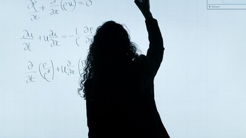 Liderul Statului Islamic și-a luat viața detonând o bombă în timpul operaţiunii americane în Siria. Explozia a ucis femeile și copiii aflați lângă el