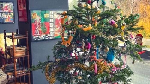 Cum arăta bradul înainte de 89? "Moş Gerilă versus Moş Crăciun", o nouă expoziţie temporară la Muzeul Amintirilor din Comunism