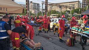BREAKING Două trenuri s-au ciocnit în Gara Basarab din București. Cel puțin un rănit grav, opt persoane transportate la spital