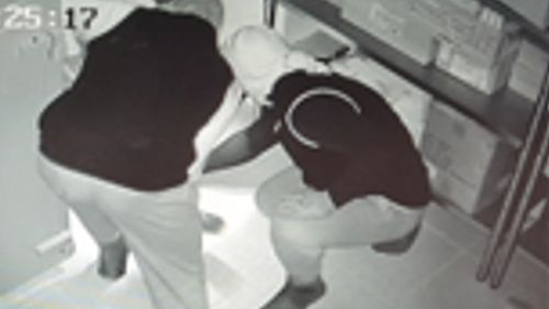 Români în Tirol: au spart un bar și au furat seiful / L-au tras pe pârtia de schi și au fost prinși