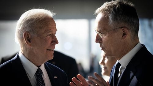 Joe Biden i-a cerut lui Jens Stoltenberg să rămână încă un an în funcția de secretar general al NATO - presa norvegiană