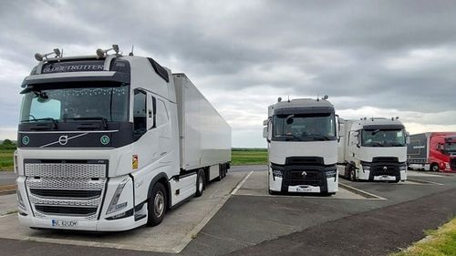 Guvernul vrea să aplice tarife care vor afecta industria transportatorilor, acuză Confederaţia Operatorilor şi Transportatorilor Autorizaţi din România