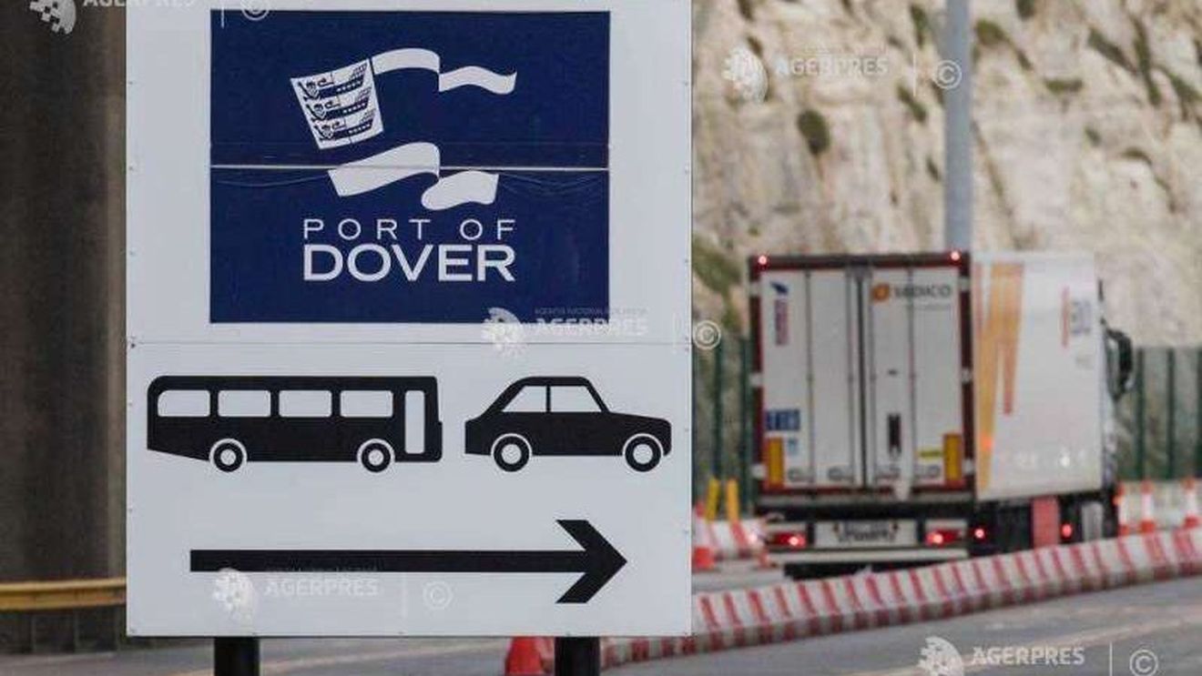 Aproape 200 de camioane au trecut prin tunelul de sub Canalul Mânecii fără probleme, în noaptea de joi spre vineri după ce Marea Britanie a ieşit din piaţa unică europeană