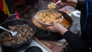 SONDAJ G4FOOD | Aproape 30% dintre respondenți spun că sarmalele sunt definitorii pentru bucătăria românească / Ce loc ocupă micii, papanașii și fasolea cu ciolan