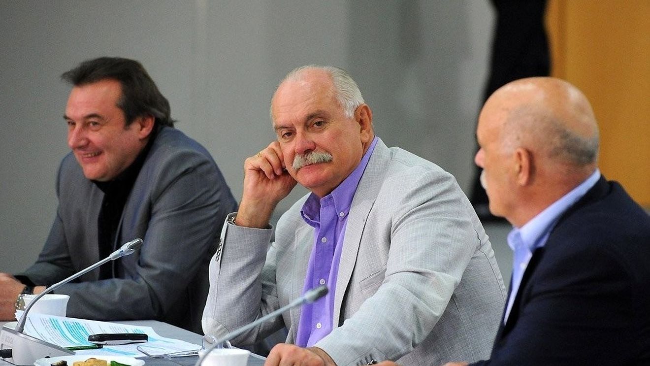 UE vrea să impună sancțiuni împotriva lui Nikita Mihalkov și Grigori Leps