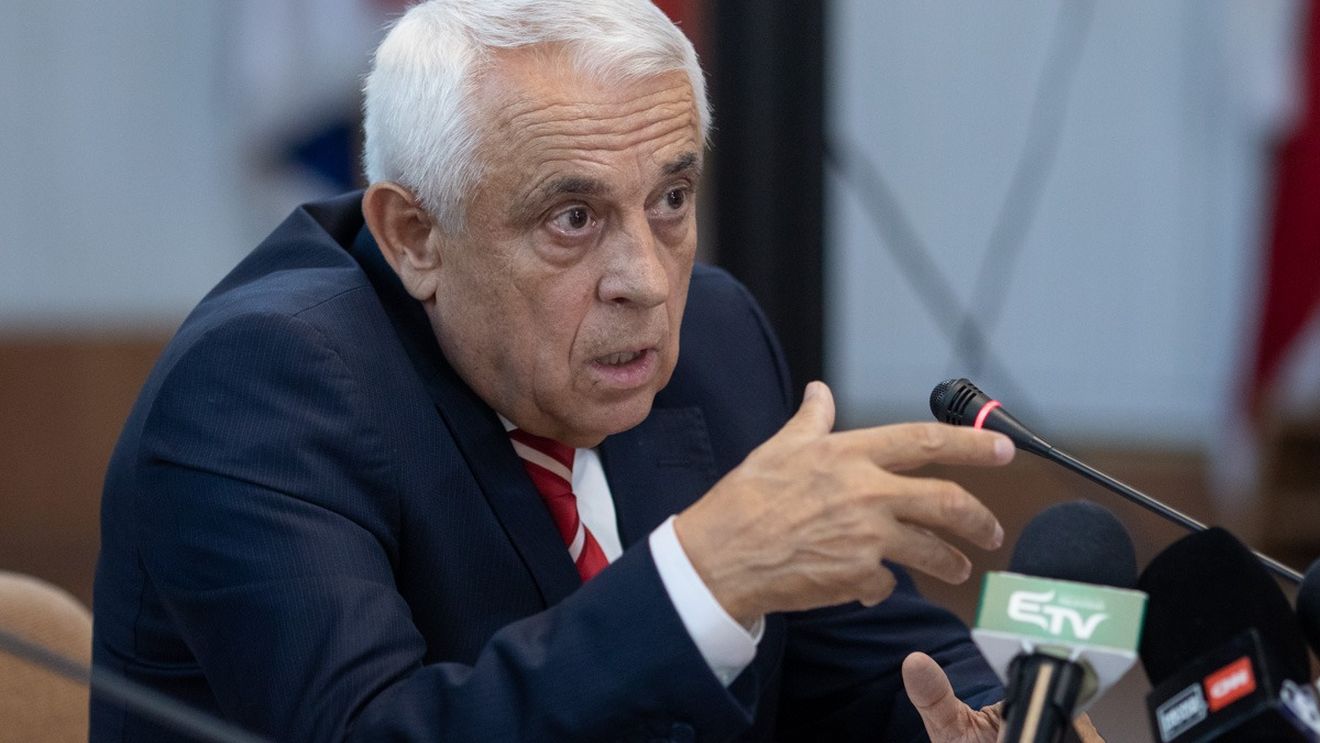 Petre Daea, în şedinţa de Guvern: Să nu mă lăsaţi singur, fraţilor, că sunt multe puşti pe mine / Premierul Ciucă: Presupun că până acum nu v-aţi simţit singur. Nici de-aci înainte, domnule ministru, nu vă lăsăm!