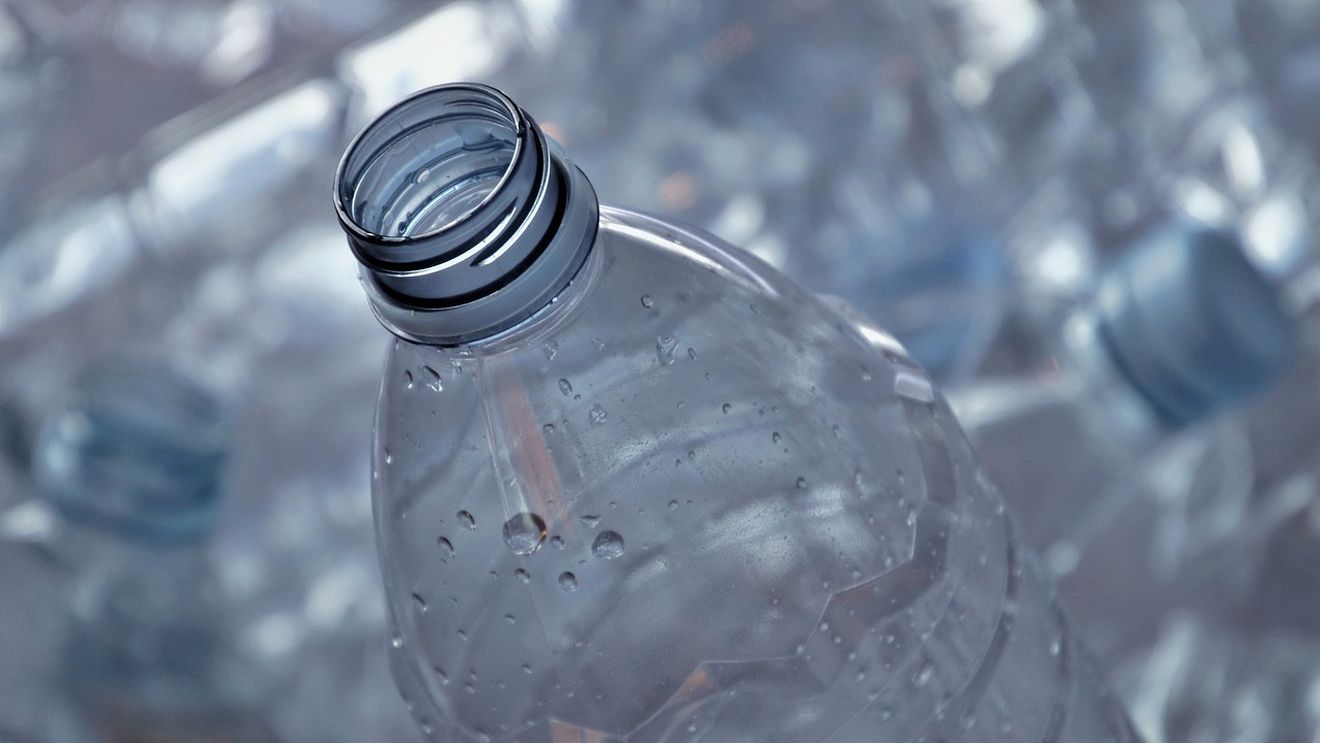 Fechet: Joi începe implementarea Sistemului Garanţie-Returnare. Va transforma România din ţara depozitării în ţara reciclării