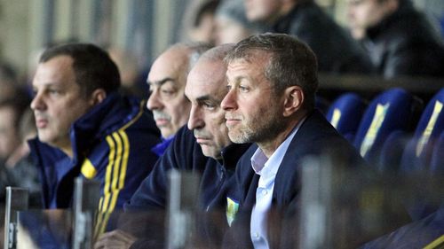 Fostul proprietar al clubului de fotbal Chelsea, Roman Abramovici, anchetat în Jersey pentru acuzații de corupție și spălare de bani