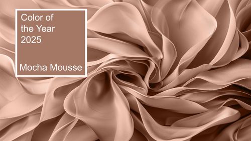 Acestea sunt tendințele cromatice de top pentru vara 2025: de la roz pal până la galben unt și nelipsita „mocha mousse”