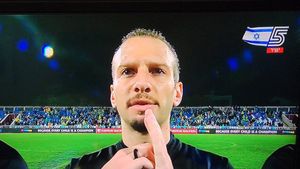 VIDEO Kosovo – Israel 1-0, în grupa de calificare la Euro 2024 din care face parte și România / Gazdele au huiduit imnul israelian, în timp ce jucătorii Israelului le aduceau un omagiu conaţionalilor lor ostatici în Gaza  