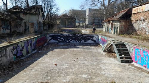 VIDEO FOTO Uszoda, ștrandul de 100 de ani al Timișoarei, restaurat de Ambulanța pentru Monumente. În loc de apă, bazinele vor fi umplute cu… cultură