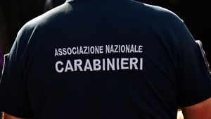 Un român a pretins în Italia că este tatăl a șase copii, pentru a beneficia de ajutor de la stat / În timpul anchetei sociale ”a împrumutat” copiii de la alți români / El a fost arestat, iar minorii au fost instituționalizați
