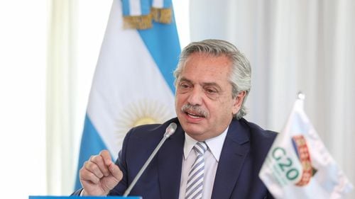 Fostul preşedinte argentinian Alberto Fernandez, trimis în judecată pentru violenţă și răni grave provocate fostei sale partenere de viață