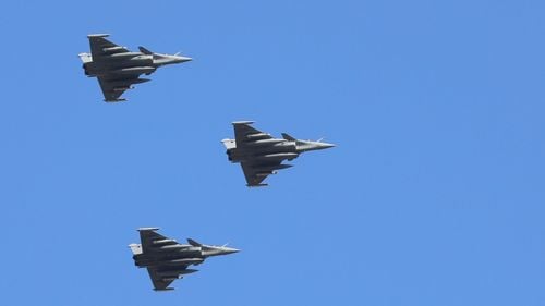 Trei aeronave F-16 Fighting Falcon ale Forţelor Aeriene Regale Olandeze au aterizat la Fetești, pentru a fi puse la dispoziția Centrului european de instruire
