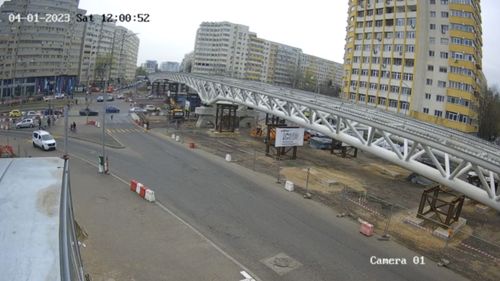 VIDEO Primăria Sectorului 2: Chiar dacă e ziua păcălelilor, tramvaiul 21 și-a reluat circulația de azi. Lucrările la montarea tablierului s-au finalizat