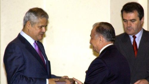 CCR s-ar putea pronunța pe sesizarea lui Adrian Năstase, care contestă retragerea Ordinului Național "Steaua României"/ Fostul premier i-a acționat în instanță pe Klaus Iohannis și Ludovic Orban