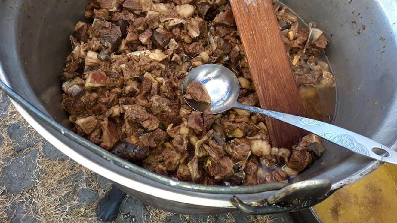 Cum s-a adaptat stâna de pe Transalpina pandemiei: Celebrul tocan de oaie va fi servit la caserolă, iar mesele vor fi mai puține după 1 iunie