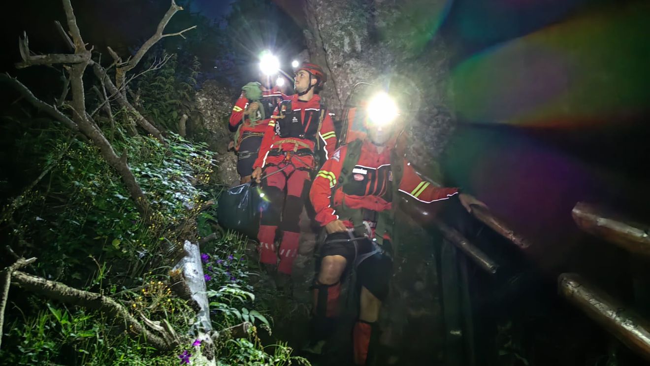 O familie cu doi copii, rătăcită în masivul Ceahlău / Salvamontiștii au plecat în operațiune de salvare