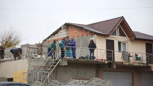 Vilă dintr-un cartier al Craiovei, demolată de Poliţia Locală / Clădirea a fost ridicată fără forme legale pe un teren al municipalității