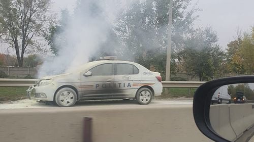 O mașină de Poliție a luat foc în mers la Oradea. Autospeciala tocmai fusese scoasă astăzi din service