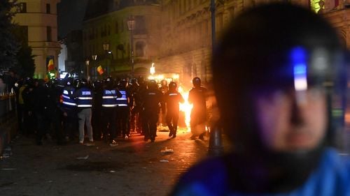 EXCLUSIV SURSE Una dintre persoanele inculpate pentru rănirea unor jandarmi și distrugerea unui vehicul al Digi24 după ce BEC l-a exclus pe Călin Georgescu de pe liste a fost adjunct al șefului ISU Ialomița și este locotenent colonel în rezervă