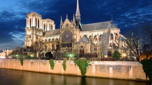 Microsoft va ajuta Franța să creeze o replică digitală a catedralei Notre-Dame din Paris
